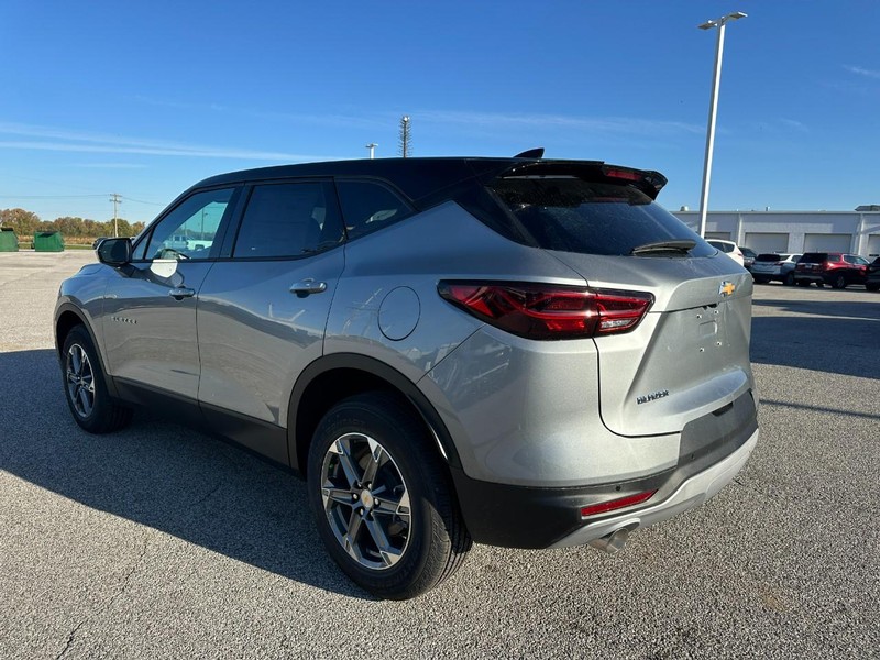 Chevrolet Blazer Vehicle Full-screen Gallery Image 3