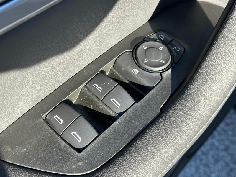 Chevrolet Blazer Vehicle Full-screen Gallery Image 9