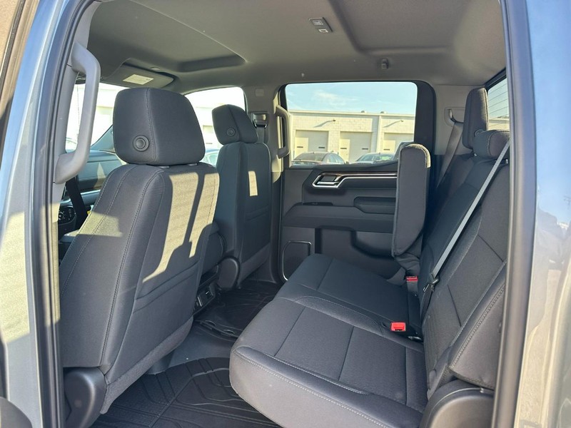 Chevrolet Silverado 1500 Vehicle Full-screen Gallery Image 4