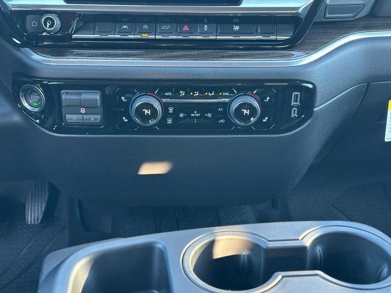 Chevrolet Silverado 1500 Vehicle Full-screen Gallery Image 8