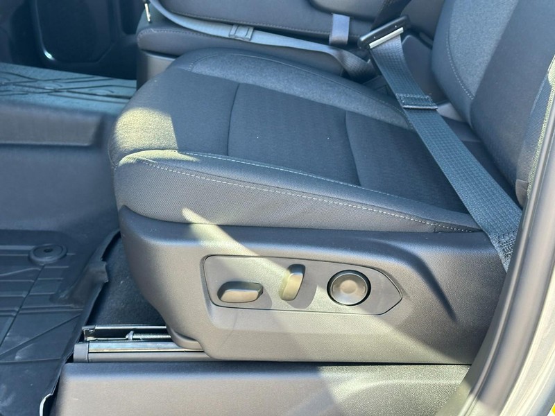 Chevrolet Silverado 1500 Vehicle Full-screen Gallery Image 10