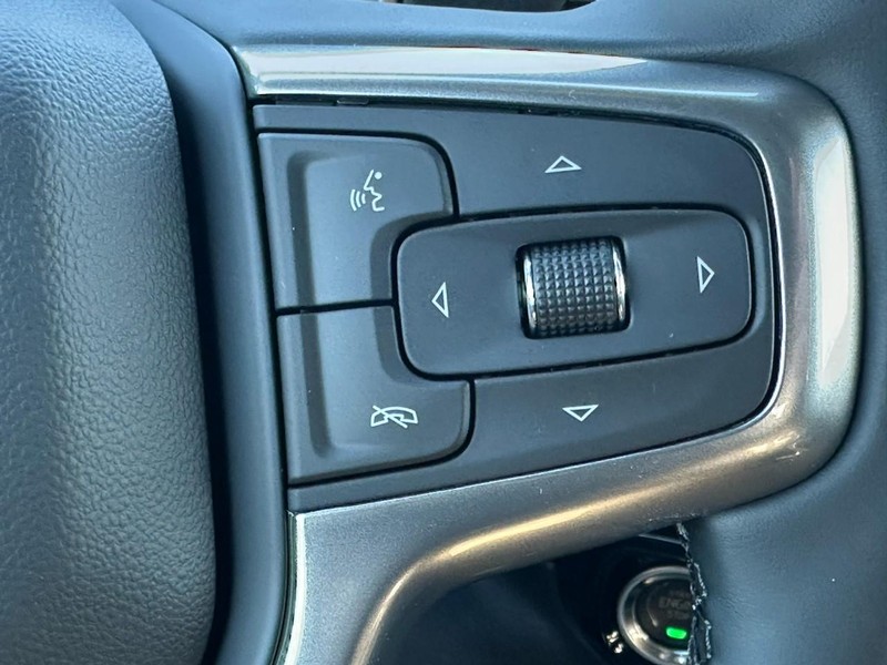 Chevrolet Silverado 1500 Vehicle Full-screen Gallery Image 12