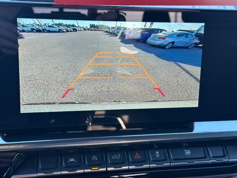 Chevrolet Silverado 1500 Vehicle Full-screen Gallery Image 15