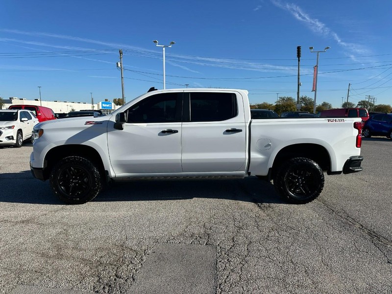 Chevrolet Silverado 1500 Vehicle Full-screen Gallery Image 2