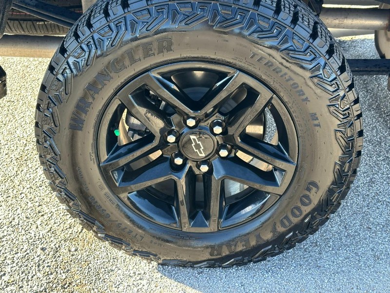 Chevrolet Silverado 1500 Vehicle Full-screen Gallery Image 7