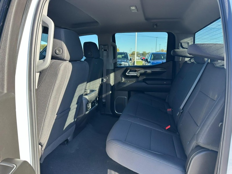 Chevrolet Silverado 1500 Vehicle Full-screen Gallery Image 10