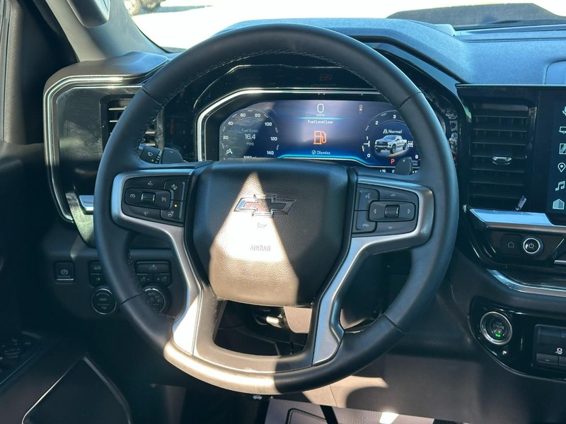 Chevrolet Silverado 1500 Vehicle Full-screen Gallery Image 12