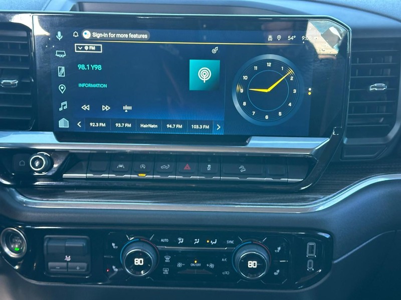 Chevrolet Silverado 1500 Vehicle Full-screen Gallery Image 13