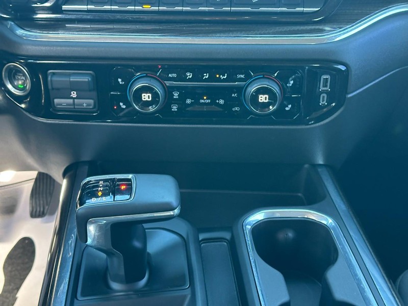 Chevrolet Silverado 1500 Vehicle Full-screen Gallery Image 14