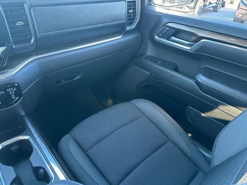 Chevrolet Silverado 1500 Vehicle Full-screen Gallery Image 15