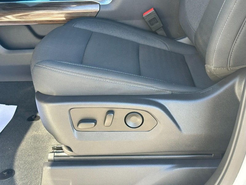 Chevrolet Silverado 1500 Vehicle Full-screen Gallery Image 17