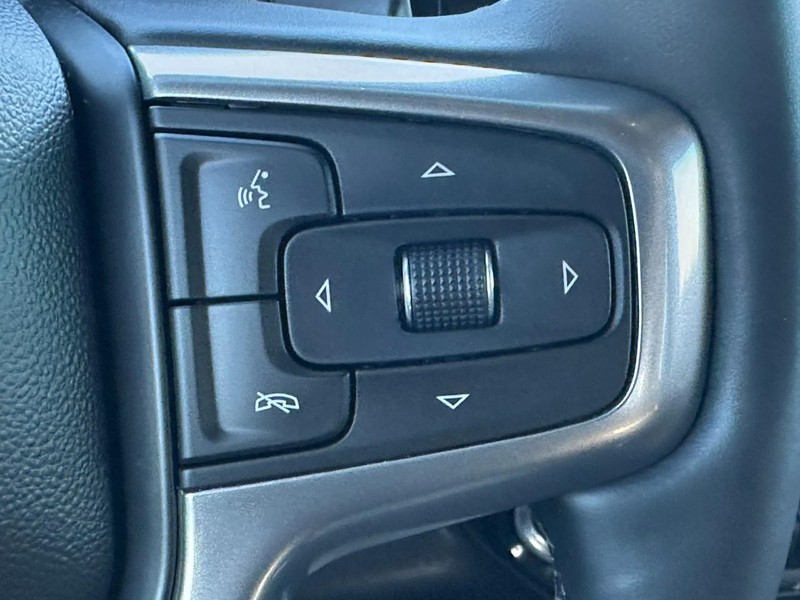 Chevrolet Silverado 1500 Vehicle Full-screen Gallery Image 19