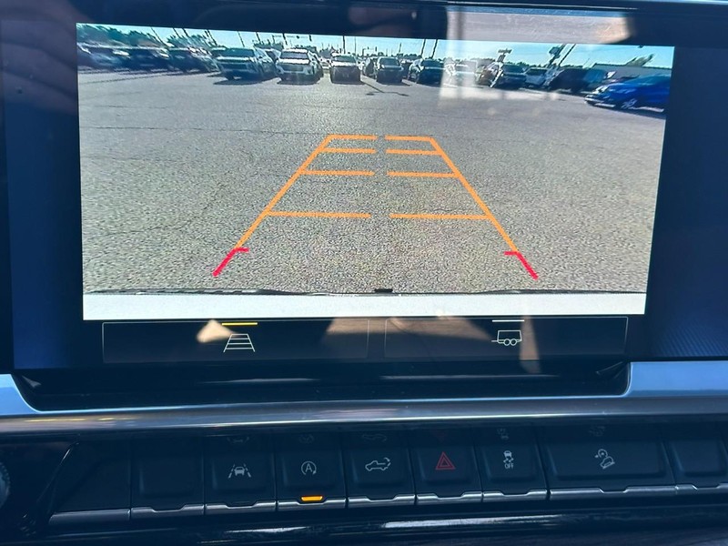 Chevrolet Silverado 1500 Vehicle Full-screen Gallery Image 22