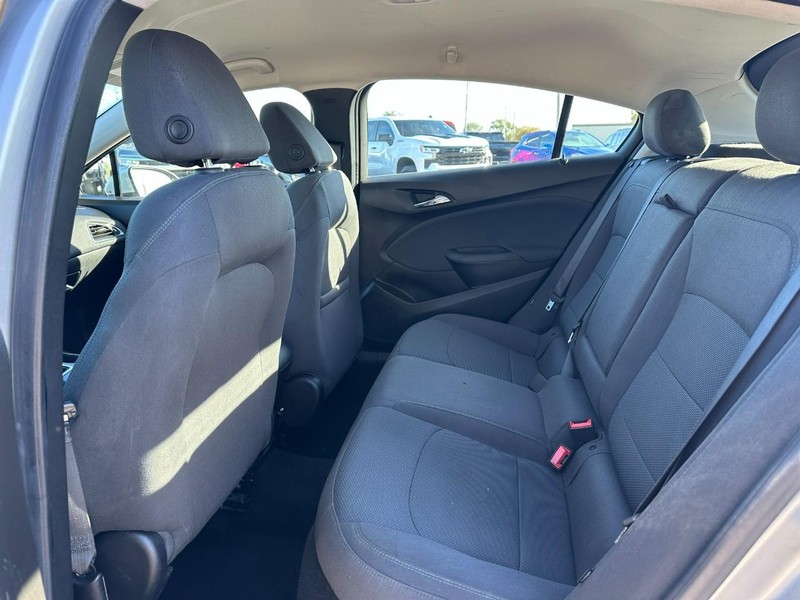 Chevrolet Cruze Vehicle Full-screen Gallery Image 10