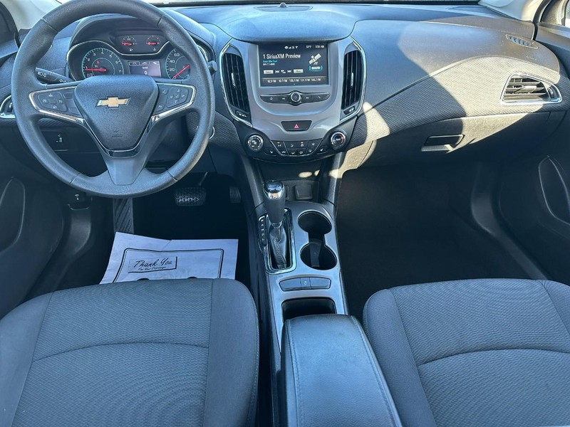 Chevrolet Cruze Vehicle Full-screen Gallery Image 11