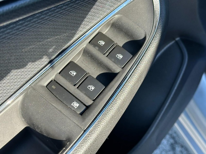 Chevrolet Cruze Vehicle Full-screen Gallery Image 16