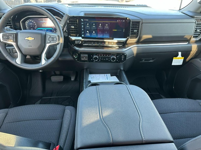 Chevrolet Silverado 2500HD Vehicle Full-screen Gallery Image 5