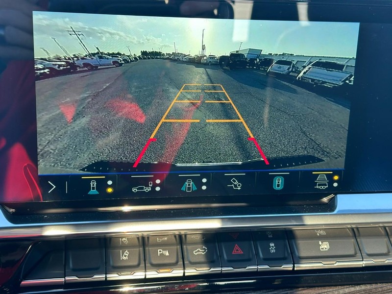 Chevrolet Silverado 2500HD Vehicle Full-screen Gallery Image 14