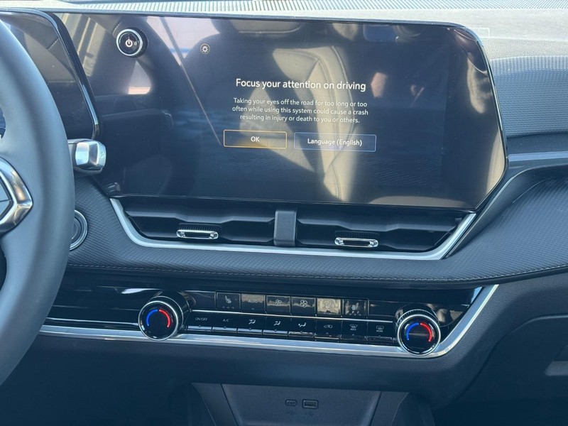 Chevrolet Equinox Vehicle Full-screen Gallery Image 8