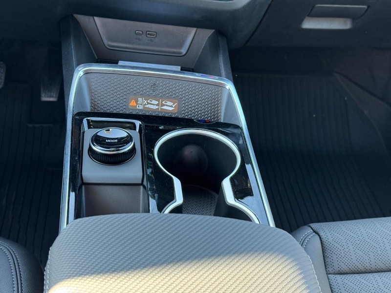 Chevrolet Equinox Vehicle Full-screen Gallery Image 9