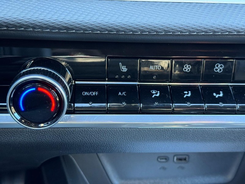 Chevrolet Equinox Vehicle Full-screen Gallery Image 14