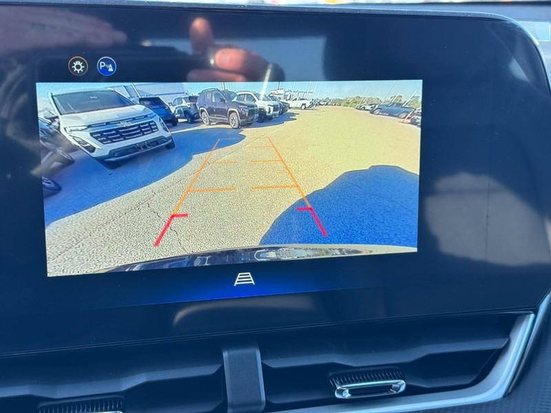 Chevrolet Equinox Vehicle Full-screen Gallery Image 15