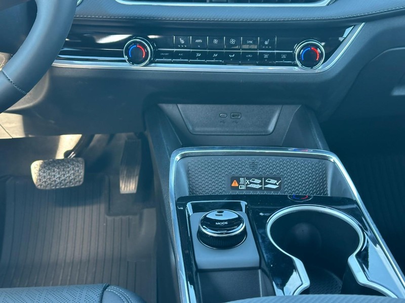 Chevrolet Equinox Vehicle Full-screen Gallery Image 8