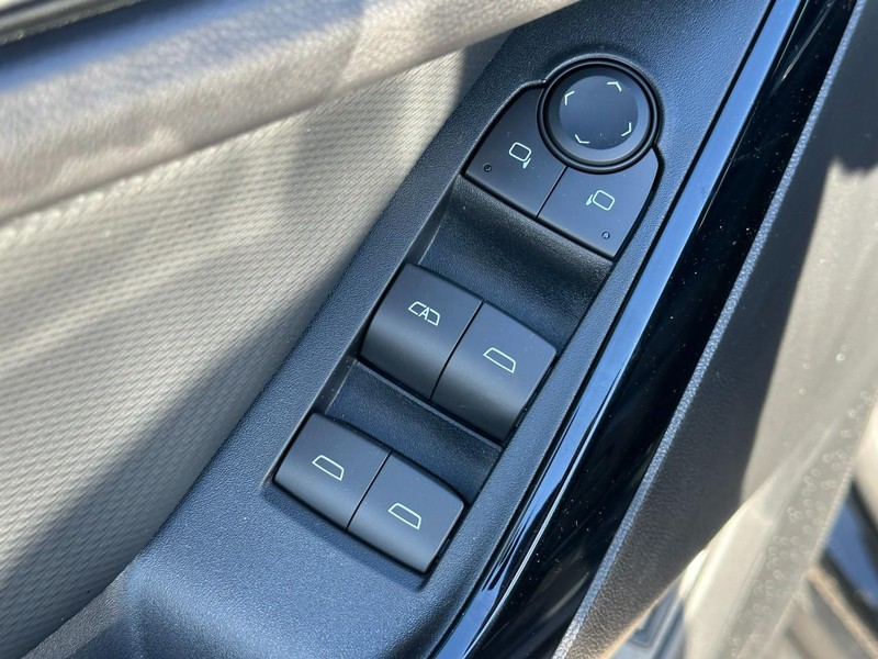 Chevrolet Equinox Vehicle Full-screen Gallery Image 9