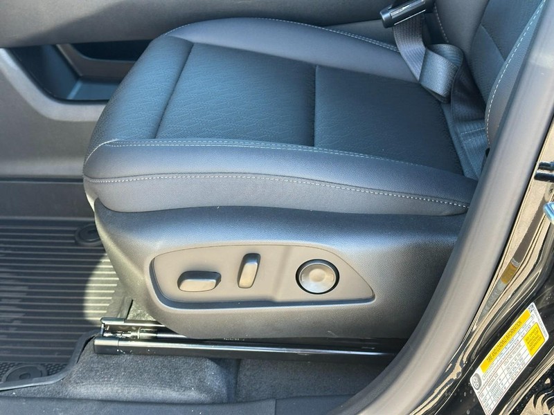 Chevrolet Equinox Vehicle Full-screen Gallery Image 10