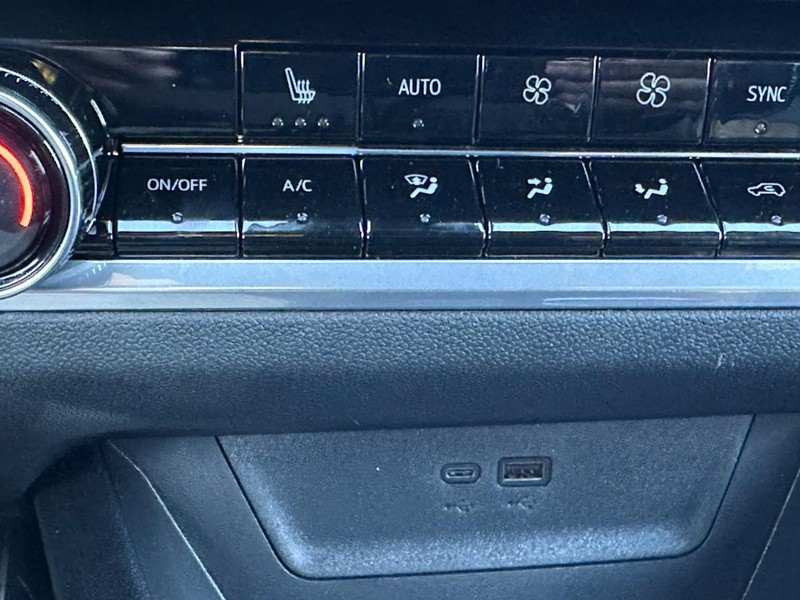 Chevrolet Equinox Vehicle Full-screen Gallery Image 13