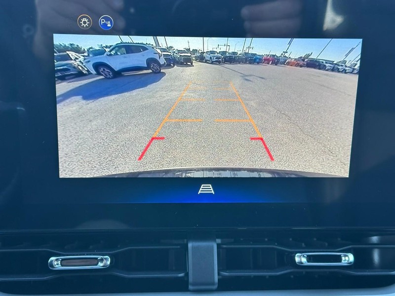 Chevrolet Equinox Vehicle Full-screen Gallery Image 14