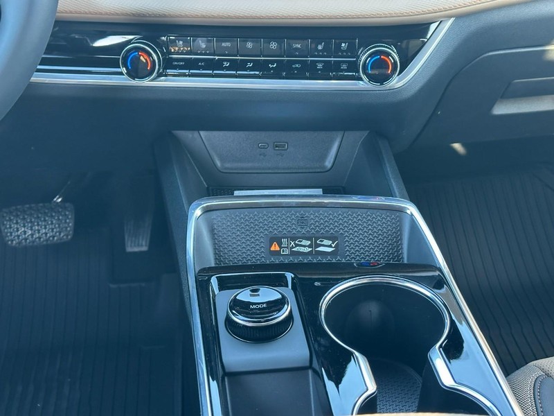 Chevrolet Equinox Vehicle Full-screen Gallery Image 8