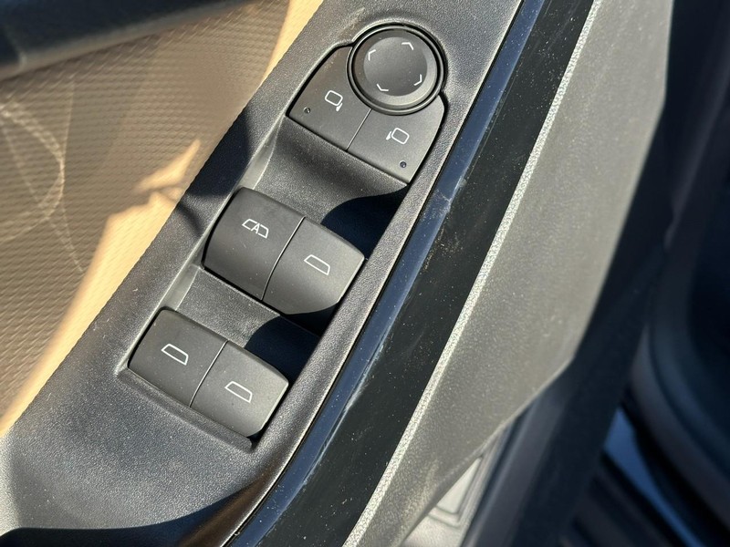 Chevrolet Equinox Vehicle Full-screen Gallery Image 9