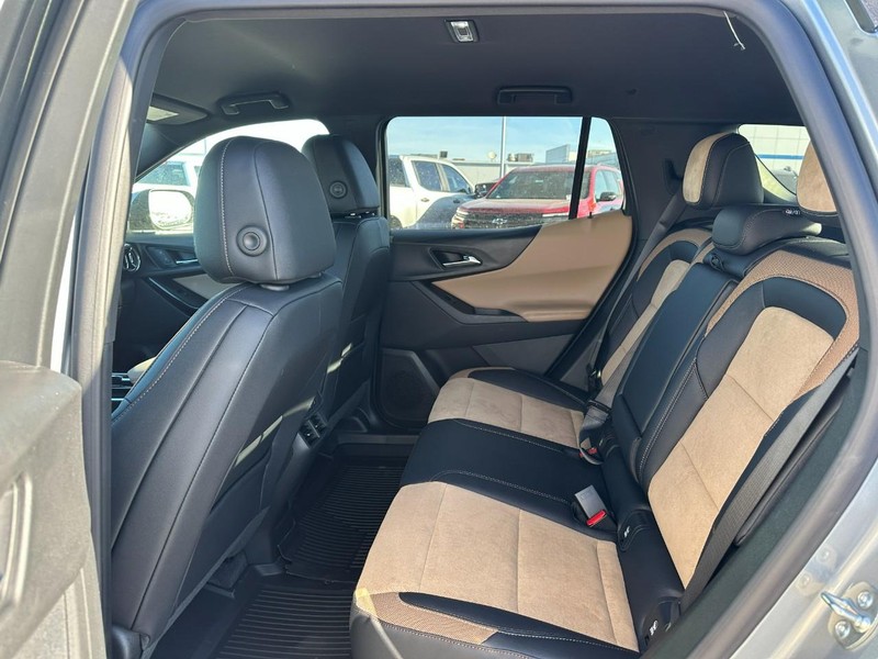 Chevrolet Equinox Vehicle Full-screen Gallery Image 4