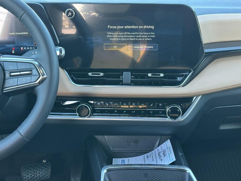 Chevrolet Equinox Vehicle Full-screen Gallery Image 7