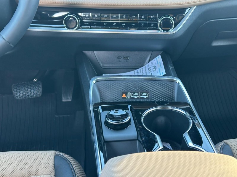 Chevrolet Equinox Vehicle Full-screen Gallery Image 8