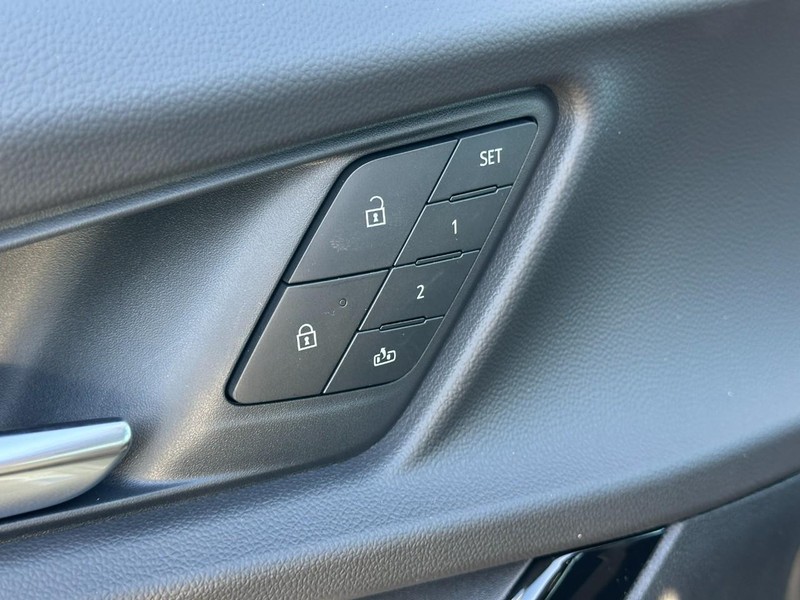 Chevrolet Equinox Vehicle Full-screen Gallery Image 10