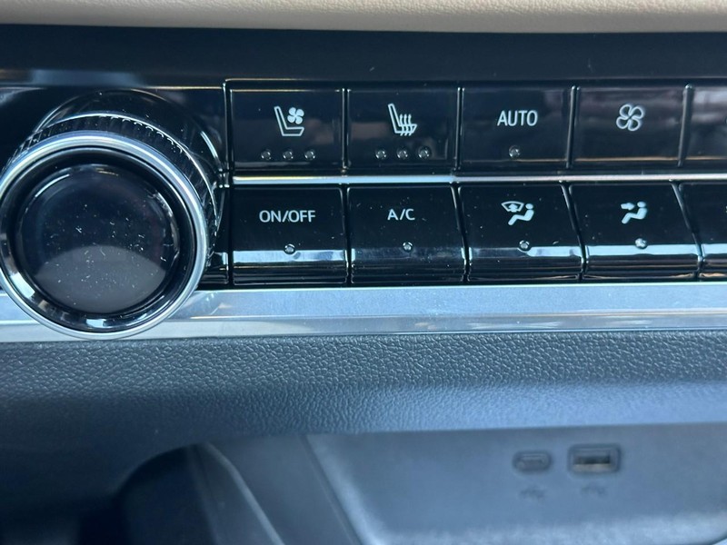 Chevrolet Equinox Vehicle Full-screen Gallery Image 15