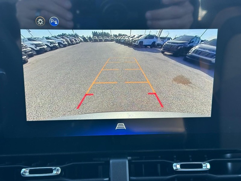 Chevrolet Equinox Vehicle Full-screen Gallery Image 16