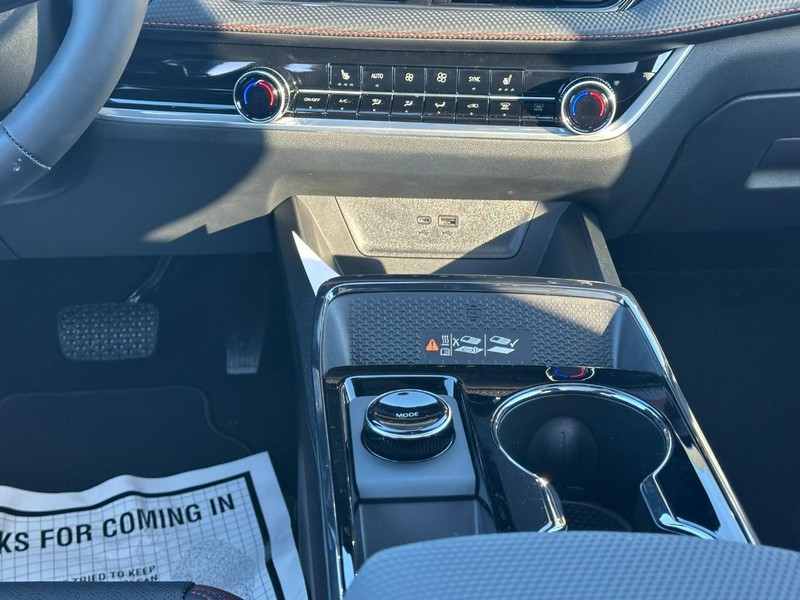 Chevrolet Equinox Vehicle Full-screen Gallery Image 9