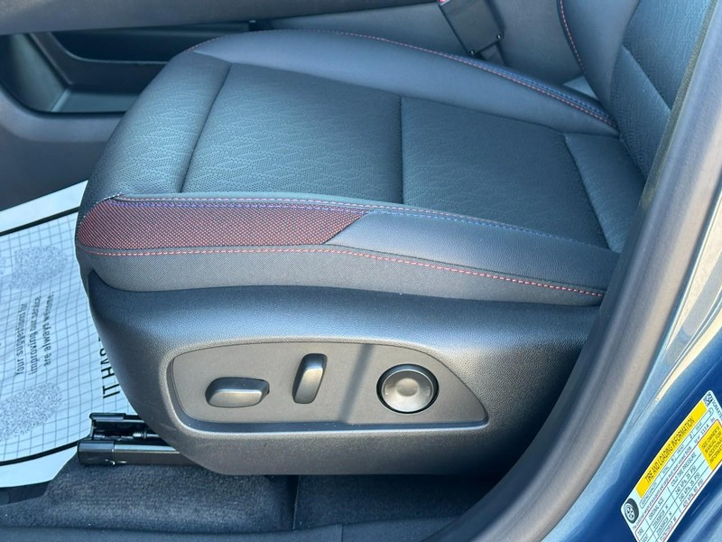 Chevrolet Equinox Vehicle Full-screen Gallery Image 11