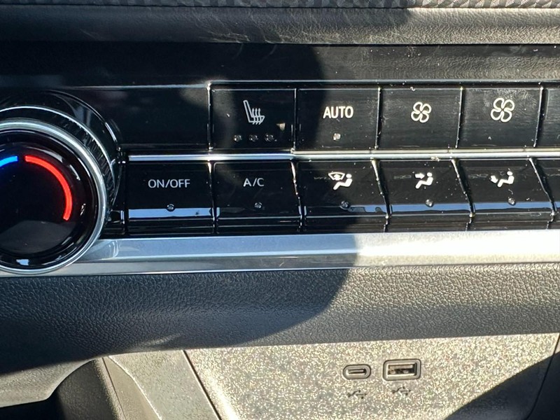 Chevrolet Equinox Vehicle Full-screen Gallery Image 14