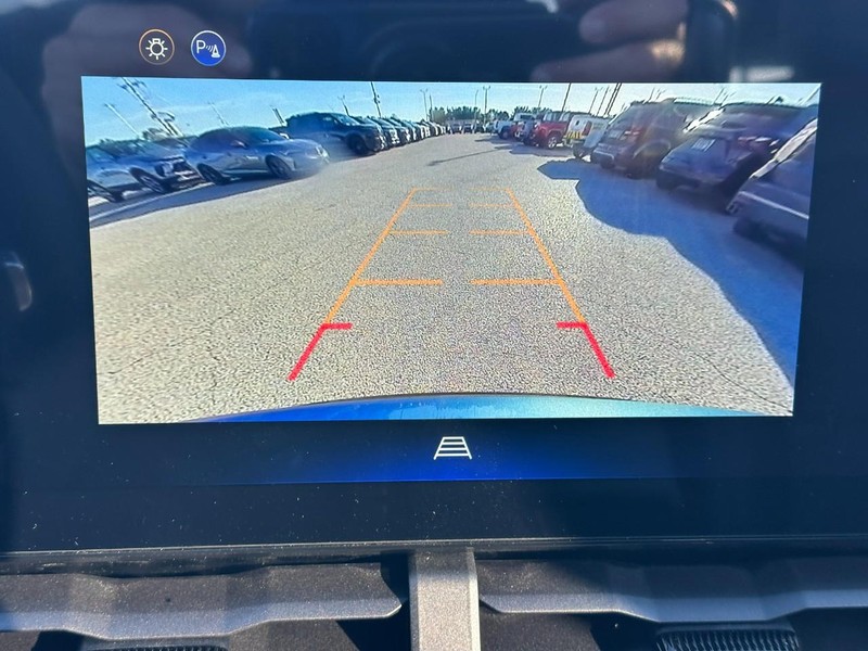 Chevrolet Equinox Vehicle Full-screen Gallery Image 15