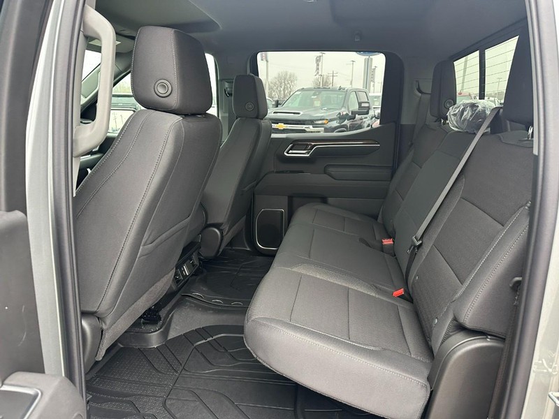 Chevrolet Silverado 1500 Vehicle Full-screen Gallery Image 4