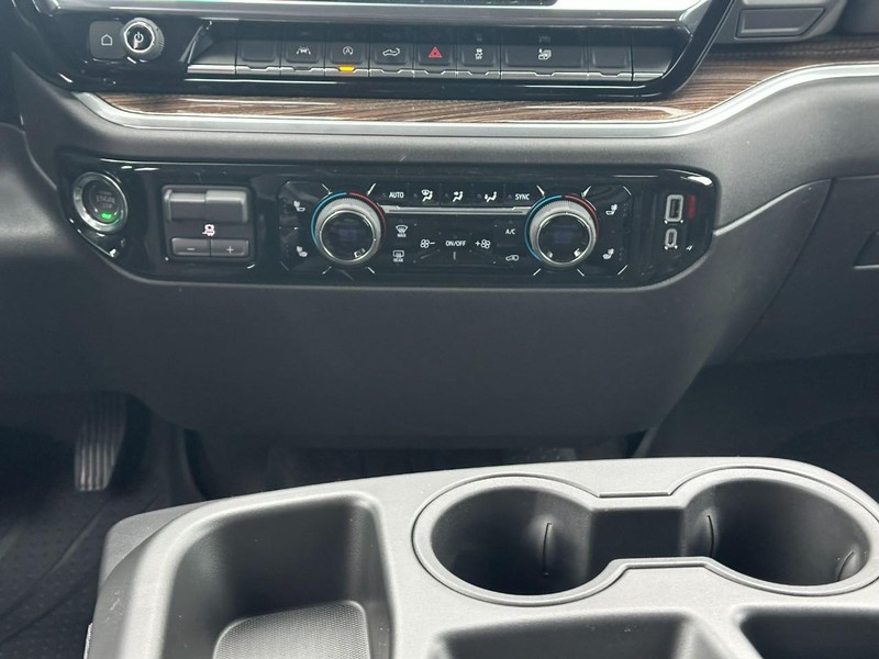 Chevrolet Silverado 1500 Vehicle Full-screen Gallery Image 8