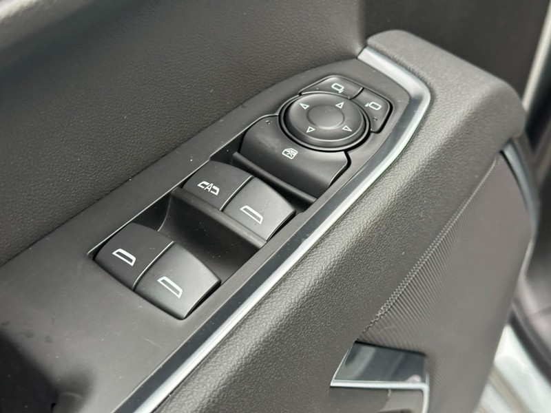 Chevrolet Silverado 1500 Vehicle Full-screen Gallery Image 9