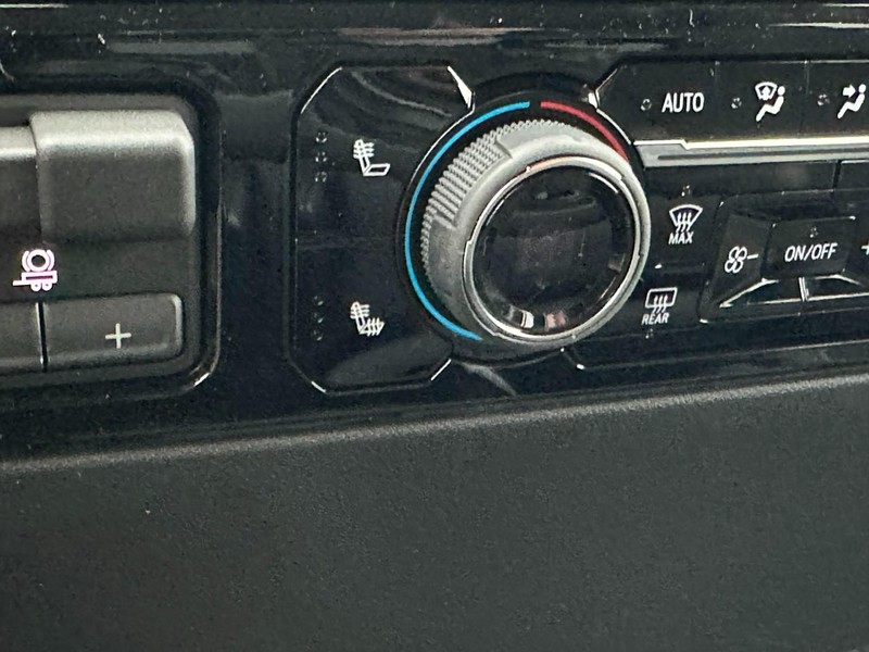 Chevrolet Silverado 1500 Vehicle Full-screen Gallery Image 13