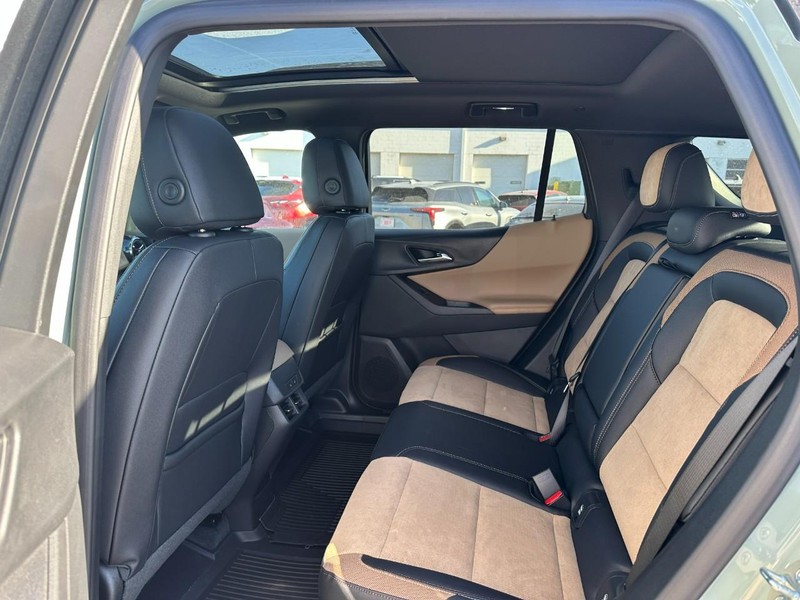 Chevrolet Equinox Vehicle Full-screen Gallery Image 4