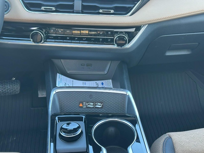 Chevrolet Equinox Vehicle Full-screen Gallery Image 8