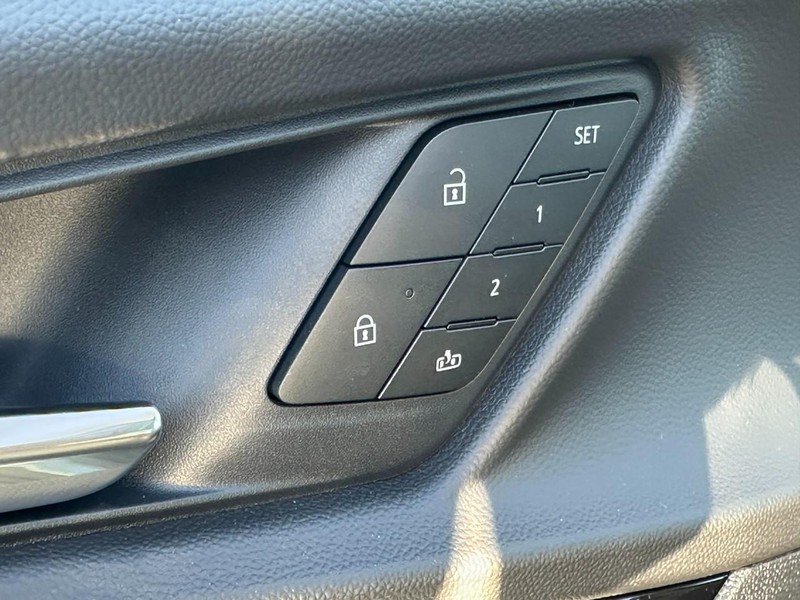 Chevrolet Equinox Vehicle Full-screen Gallery Image 10